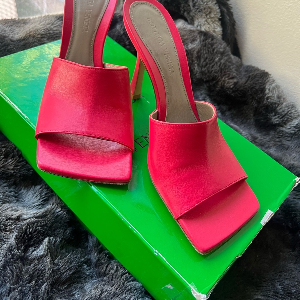 Bottega veneta pink sandal heels size 6.5